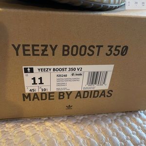 YEEZY BOOST 350 V2